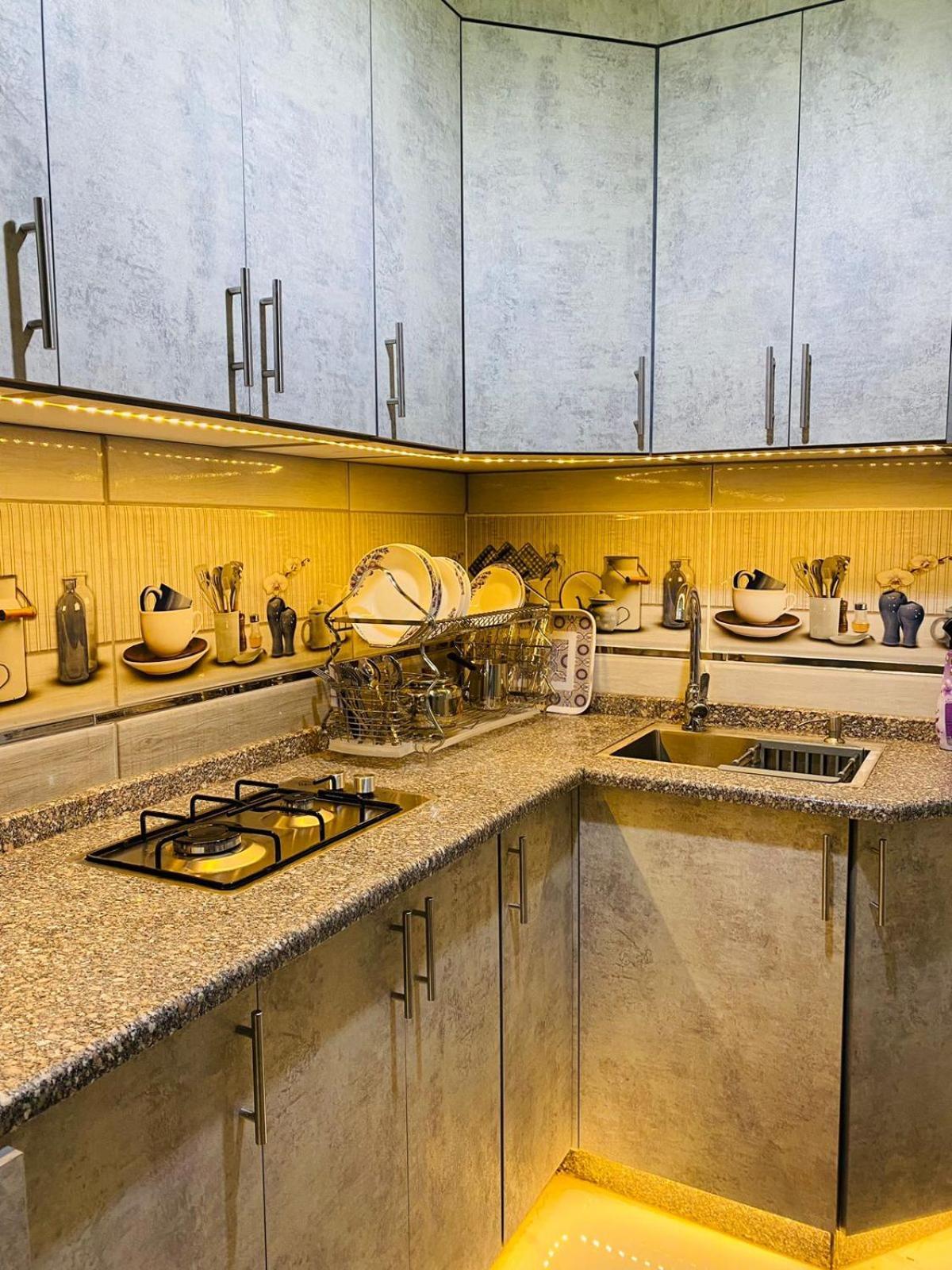 Al Seoudi Furnished Units Zarqa Quarto foto